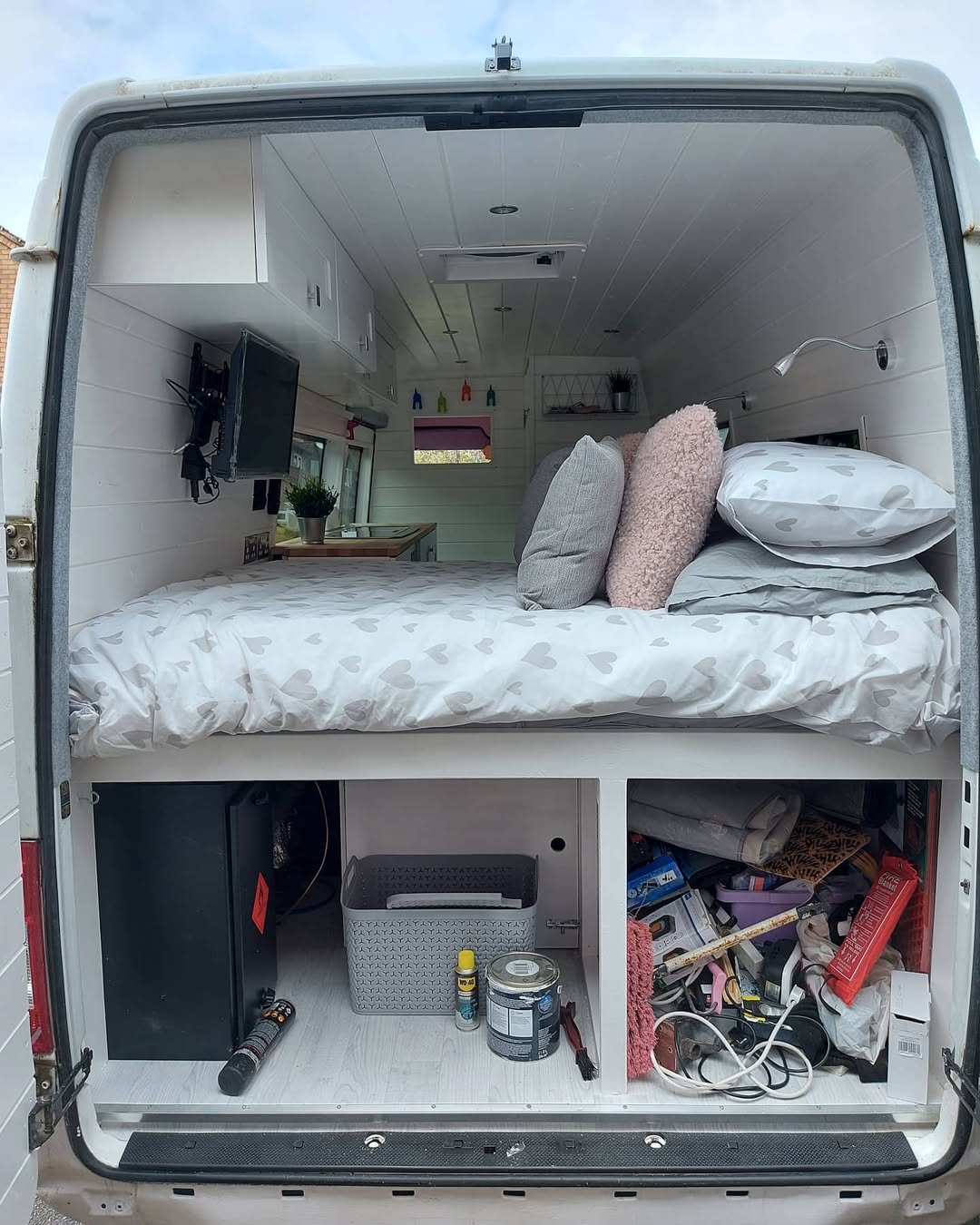 Camper Bed With Heart Print and Storage