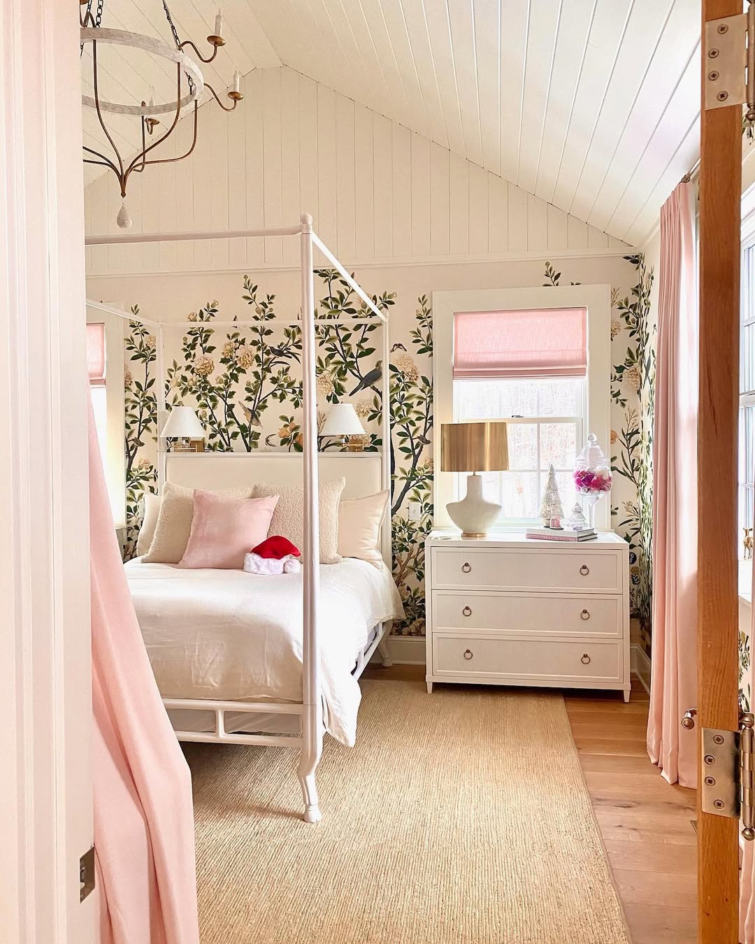 Garden Walls, Pajama Mood