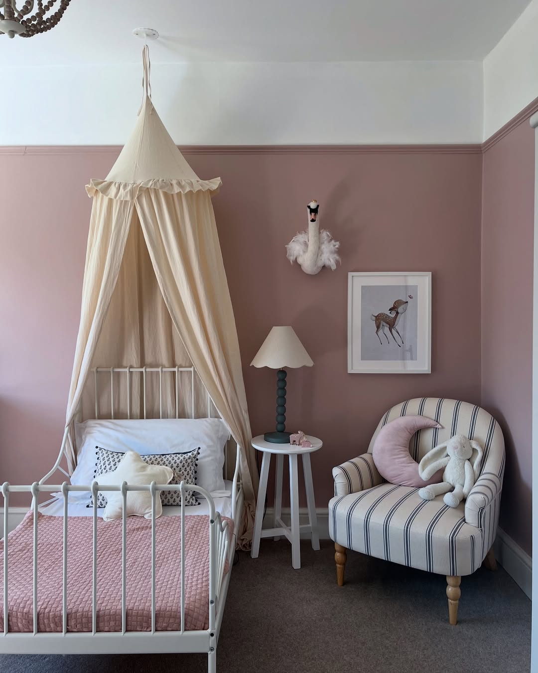Soft Blush Walls with a Simple Royal Touch