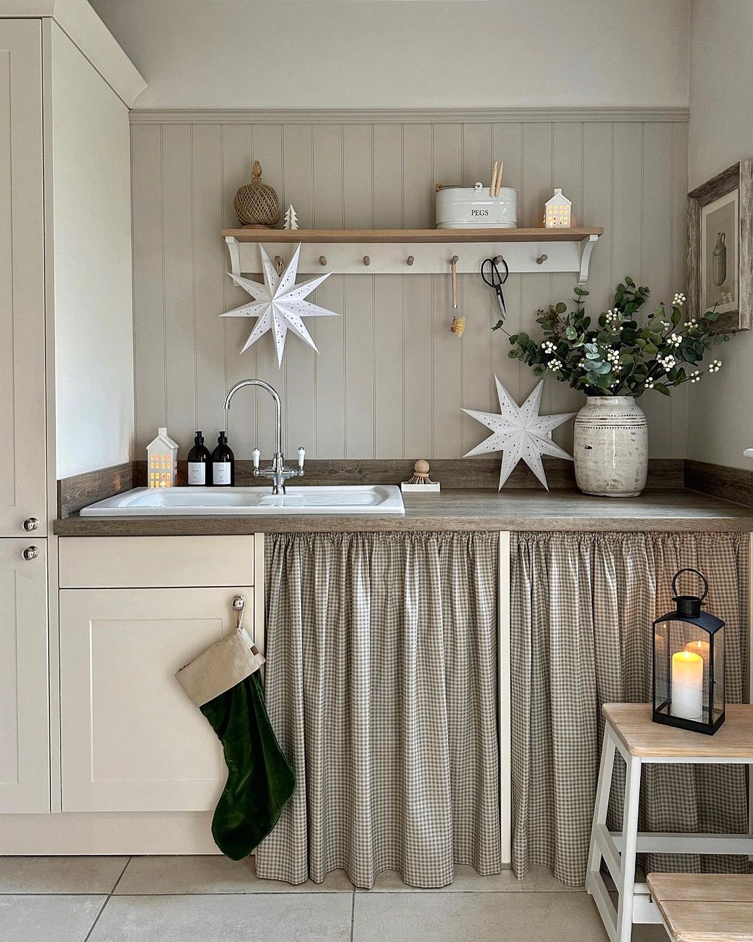 Shiplap Backsplash for a Rustic Feel