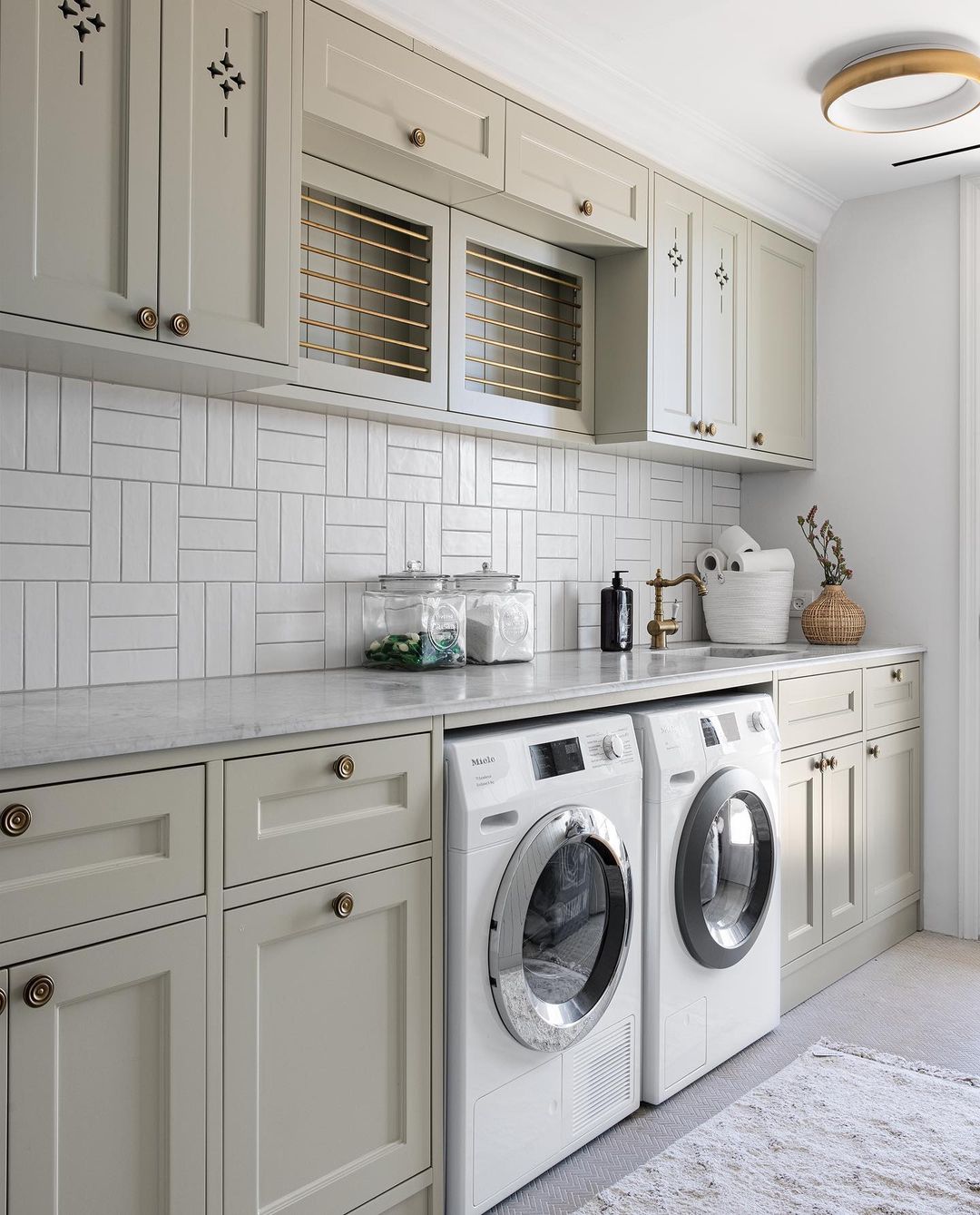 Geometric Tile Backsplash for a Modern Twist