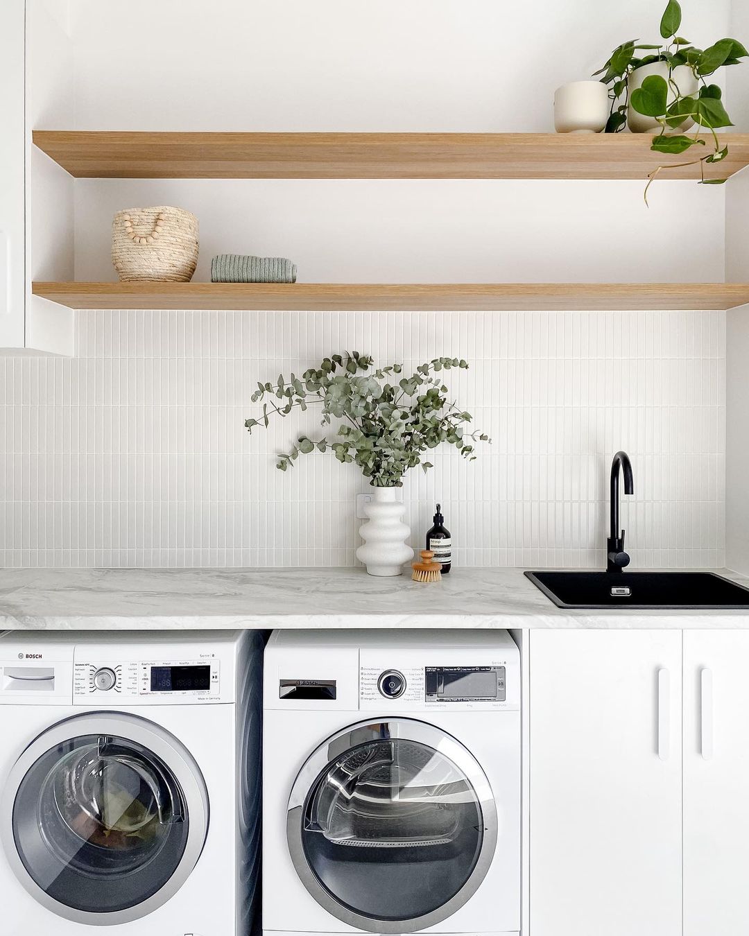 Minimalist Vertical Tile for a Clean Look