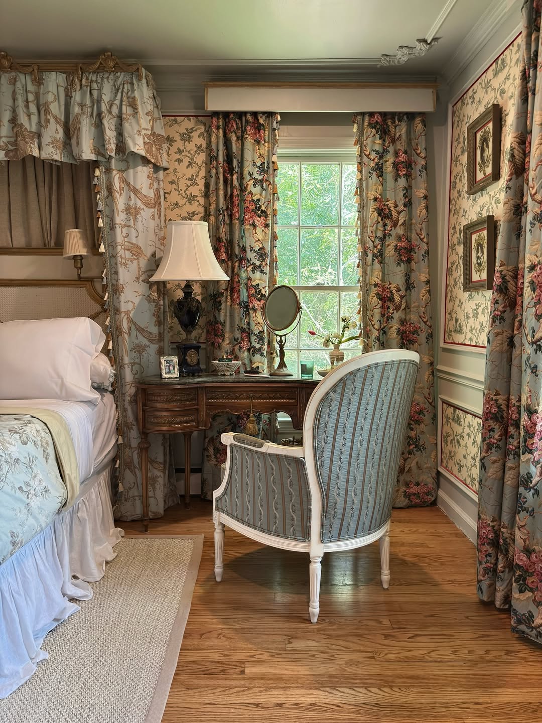A Throne For Pattern Lovers