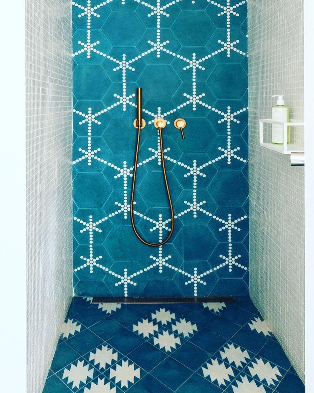 Lustrous Azure Lattice