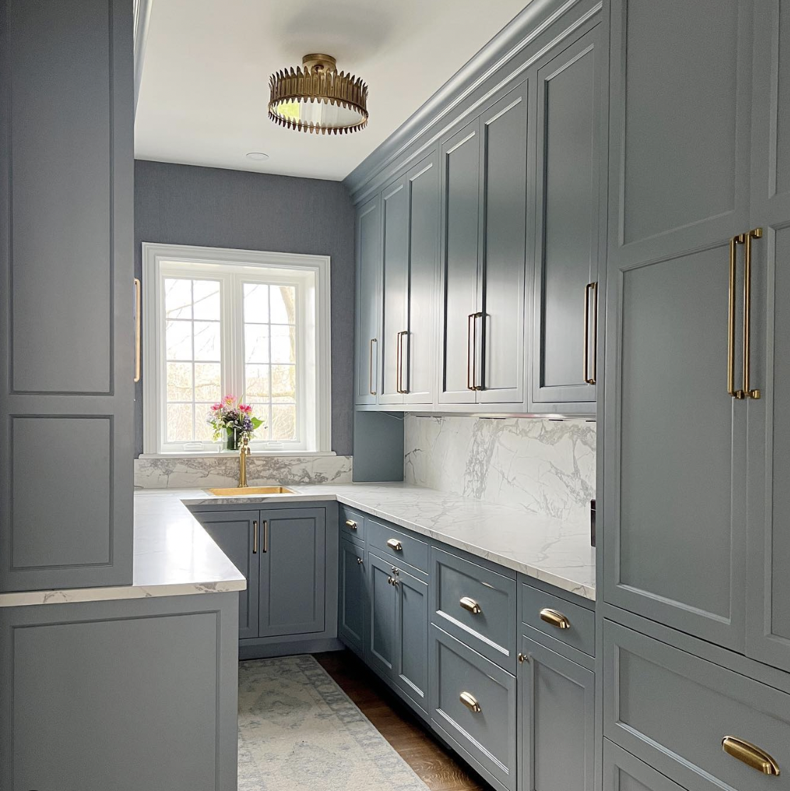 Galley-Style U-Shaped Kitchen with Marble Backsplash