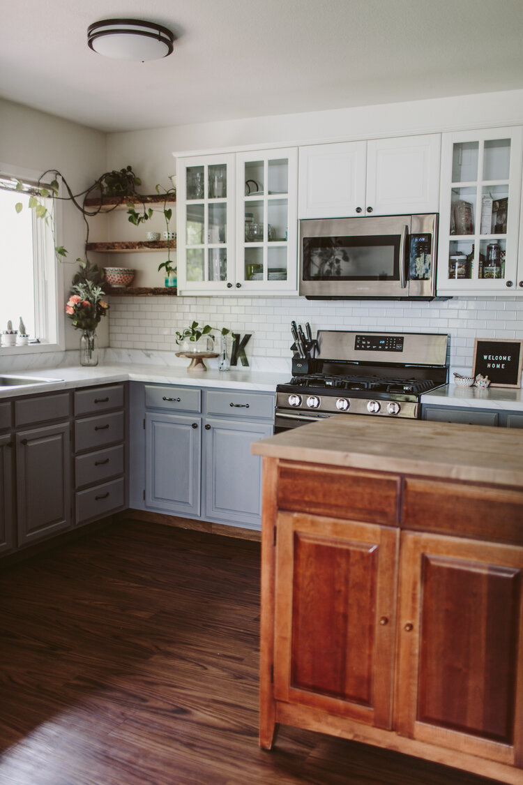 Two-Tone Cabinets for a Small Kitchen