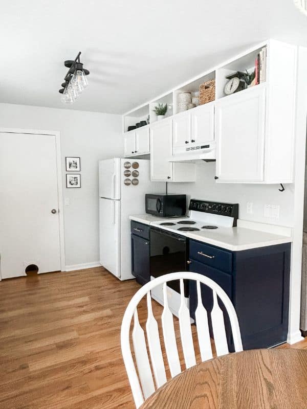 Kitchen with Two-Tone Cabinets