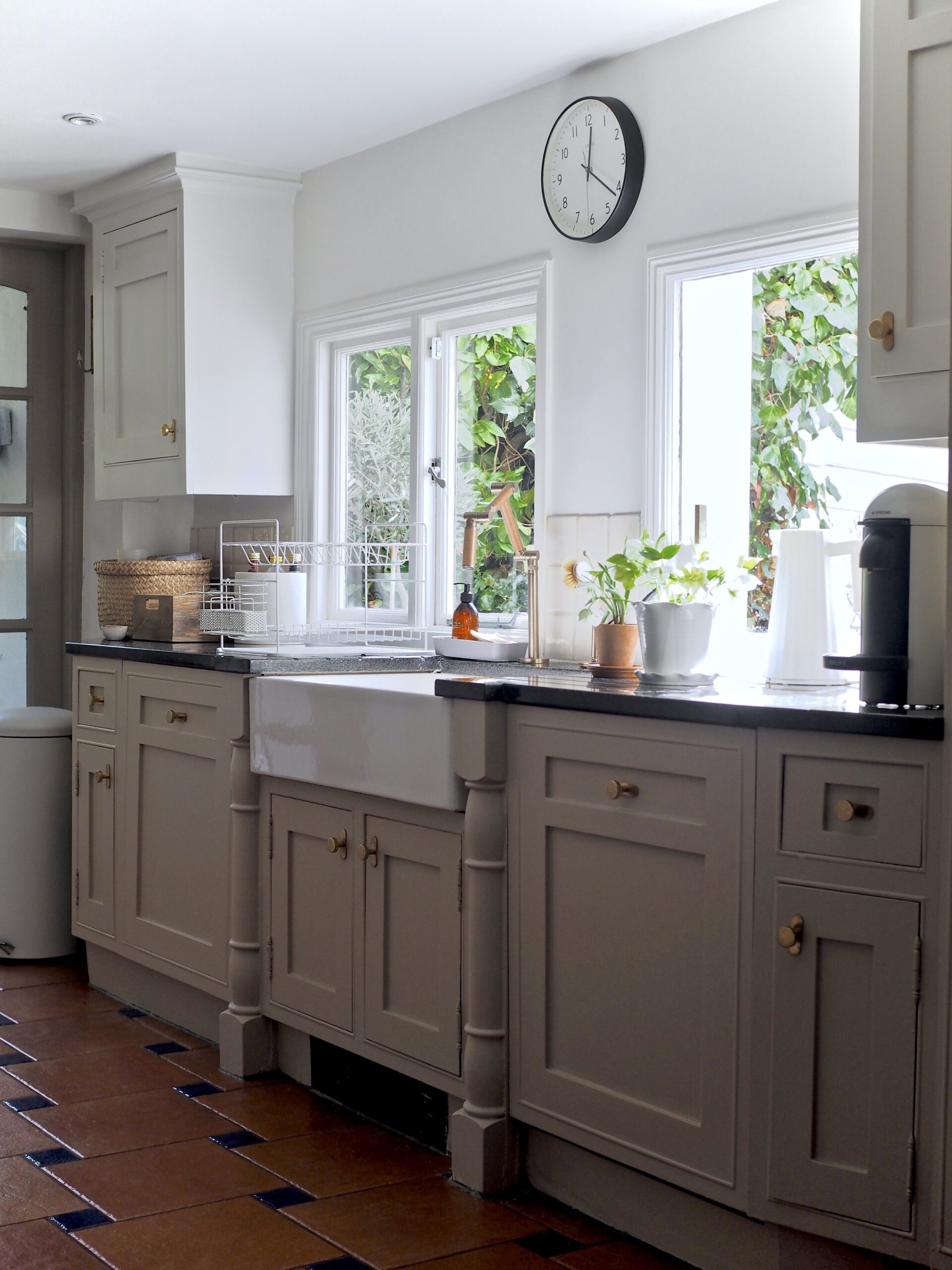 Two-Color Cabinets for Compact Kitchens