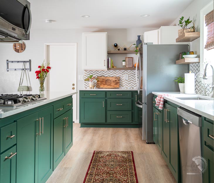 Green and White Cabinets for a Modern Kitchen
