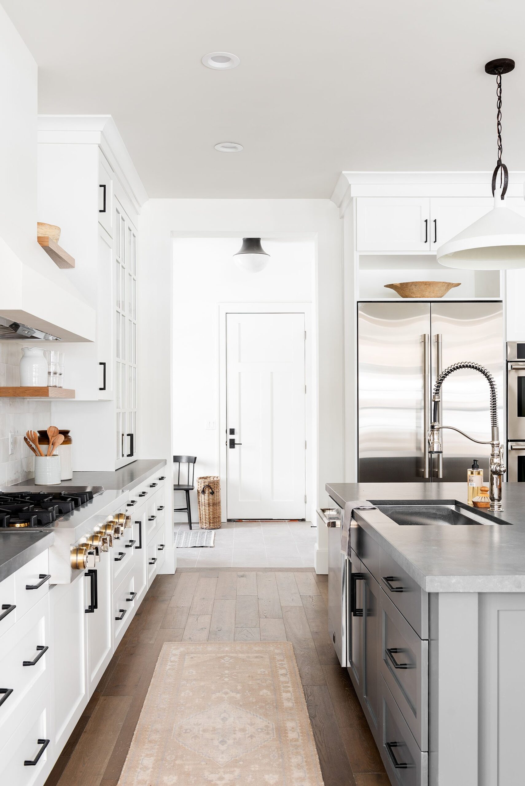 Grey And White Kitchen Cabinet Pairing